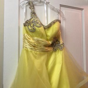 Sherri Hill Hi-lo prom dress size 16 yellow